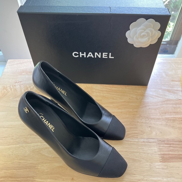 New CHANEL Black Cap Toe Pumps - Picture 5 of 9